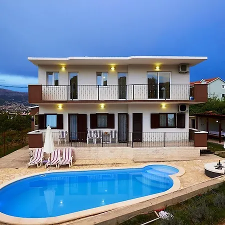Ivana Vila Hvar Town